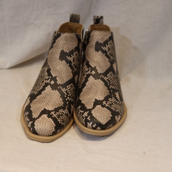 Dolce Vita Westa Boot Stella Ankle Booties Snake Print Stacked Heel Size 6 - Picture 1 of 8